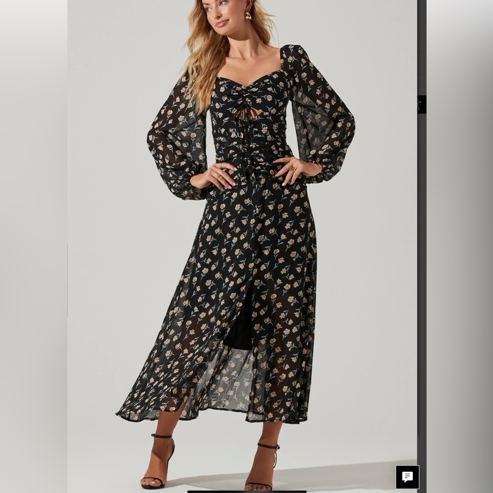 ASTR LONG SLEEVE SWEETHEART NECK MIDI DRESS